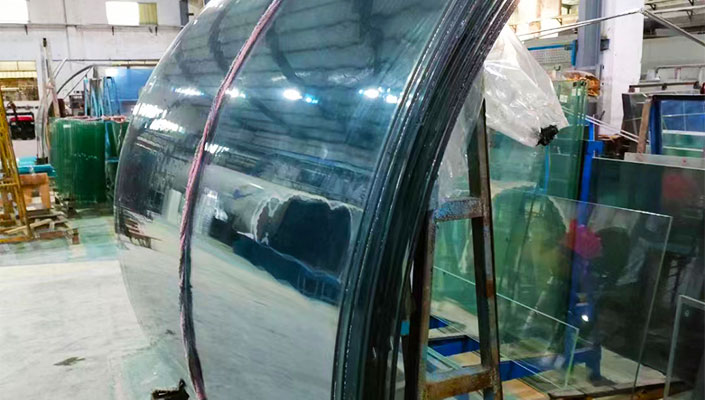 Curved laminated glass